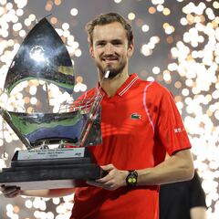 Medvedev gana en Dubái su tercer título en tres semanas