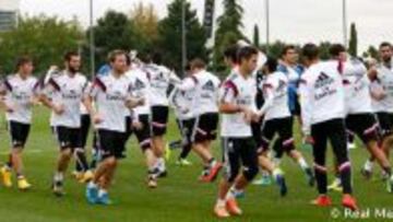 El entrenamiento, lleno de jóvenes del Castilla.