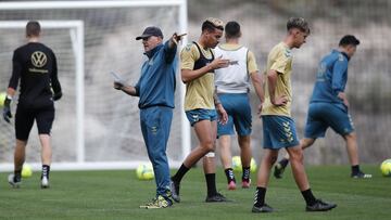 Los jugadores de Las Palmas se someten a la prueba del hisopo