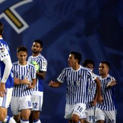 Oyarzabal choca con la muralla periquita