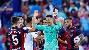 Andrés Fernández cuenta sus partidos de esta temporada por cerrojos en su portería. Ante el Elche sacó su estrella a relucir con tres intervenciones, dos de ellas de mérito: una salida con el pie y una parada asombrosa en un remate de Fidel desde dentro del área pequeña.