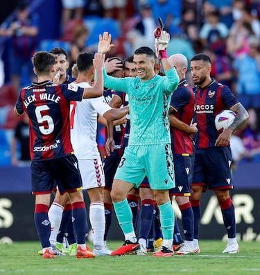 Andrés Fernández, experiencia y seguridad entre palos para el Almería