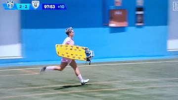 Preocupante imagen en la Liga F: Luc¨ªa Pardo fue a por la camilla para Marina Rivas