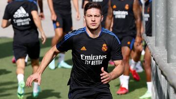 Jovic, en un entrenamiento del Real Madrid.