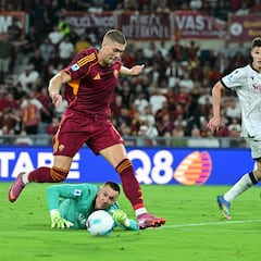 El Villarreal cierra el fichaje de Tenas y avanza por Dovbyk