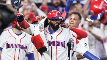 República Dominicana mostró su poder y demuestra que va en serio en busca del título del Clásico Mundial de Béisbol después de apalear 12-1 a Países Bajos.