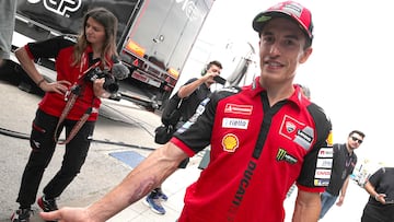 Marc Márquez con el uniforme de Ducati en el paddock de Jerez, para el GP de España de MotoGP.