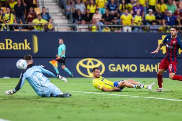 Aprobados y suspensos del Cádiz: Tabatadze coloca al Cádiz en ascenso directo