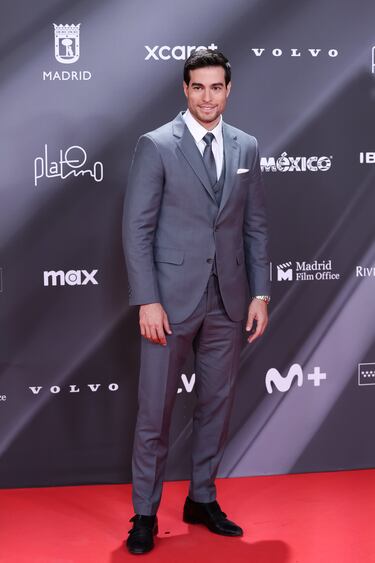 Danilo Carrera posa en la alfombra roja. 