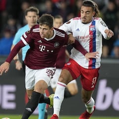 El Lyon vence con diez un partido espectacular en Praga