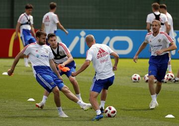 Rusia recibe la visita de Guus Hiddink en el entrenamiento