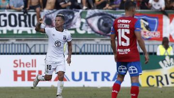 Futbol, Universidad Catolica vs Colo Colo.  Semifinal de Copa Chile 2019.  El jugador de Colo Colo Leonardo Valencia, izquierda, celebra su gol contra Universidad Catolica durante el partido valido por semifinal de la Copa Chile 2019 disputado en el estad