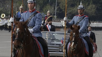 Santiago, 19 de septiembre de 2022.
Se realiza la Gran Parada Militar en el eclipse del Parque O´Higgins.
 Juan Eduardo Lopez/Aton Chile