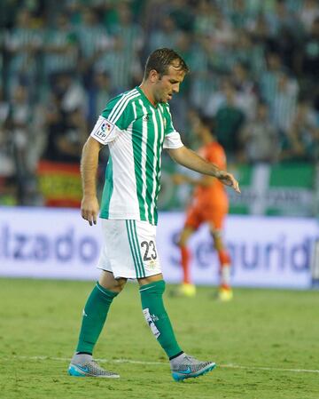 Rondaba el verano de 2008 cuando el Atlético de Madrid estaba preparando el proyecto Champions League. El holandés se postulaba como la guinda del proyecto. Por aquel entonces Rafael van der Vaart estaba en el Hamburgo y ese mismo verano acabó fichando por el Real Madrid.