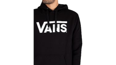 Vans se adelanta al invierno con esta sudadera ‘Classic’ en varios diseños que triunfa entre los hombres