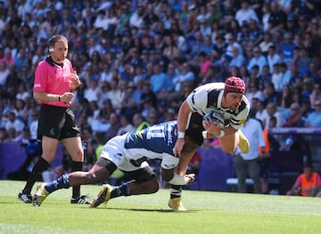 Imagen durante la final de la Copa del Rey 2025 de rugby entre el Valladolid Rugby Asociaci¨®n Club y el Inexo El Salvador en el estadio Jos¨¦ Zorrila.