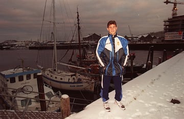 A los 16 años fue convocado el 27 de noviembre de 1997 con el primer equipo del Real Madrid para el partido de Champions contra el Rosenborg. Al final no jugó. En la foto, parte del reportaje que As le realizó en Noruega.