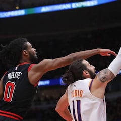 Ricky brilla y Ayton manda en la remontada en Chicago