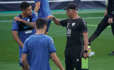 El M¨¢laga, pendiente de cerrar dos fichajes m¨¢s