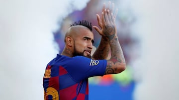 El centrocampista chileno del Barcelona, Arturo Vidal, durante el Trofeo Joan Gamper.