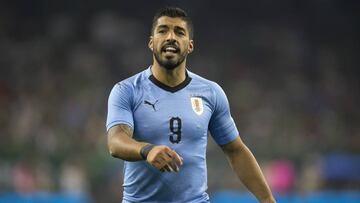 Este domingo Peñarol y Nacional jugarán el Clásico de Uruguay en el marco de las Semifinales y debido al mal estado de la cancha la están pintando