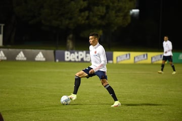 Este lunes fue el primer entrenamiento completo con 15 de los 25 jugadores disponibles, pues Borja fue reportado con lesión desde Gremio.