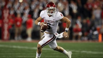 Mayfield lideró a los Sooners tres temporadas consecutivas a obtener el título de la conferencia Big-12 y en su último año recibió el trofeo Heisman.