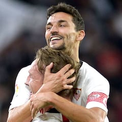 El incombustible Navas sigue regalando goles en Nervión