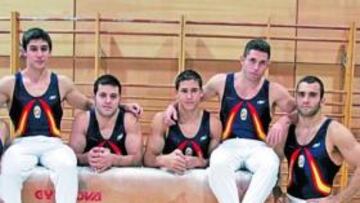 <b>ILUSIONADOS. </b>El equipo masculino, antes de partir hacia Londres.