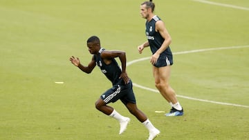 Vinicius: Real Madrid fans urge Solari to drop Bale for Brazilian