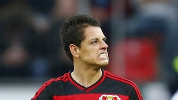 Bayer Leverkusen&#039;s Chicharito (R) celebrates after scoring a goal against FC Cologne during their Bundesliga first division soccer match in Leverkusen, Germany November 7, 2015. REUTERS/Ralph Orlowski   DFL RULES TO LIMIT THE ONLINE USAGE DURING MATCH TIME TO 15 PICTURES PER GAME. IMAGE SEQUENCES TO SIMULATE VIDEO IS NOT ALLOWED AT ANY TIME. FOR FURTHER QUERIES PLEASE CONTACT DFL DIRECTLY AT + 49 69 650050.  