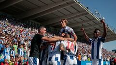 LEGANÉS, 02/06/2024.- Los jugadores del Leganés celebran el primer gol del equipo madrileño durante encuentro correspondiente a la última jornada de la Liga Hypermotion que Leganés y Elche disputan hoy Domingo en el estadio de Butarque, en la localidad madrileña. EFE / Daniel González.
