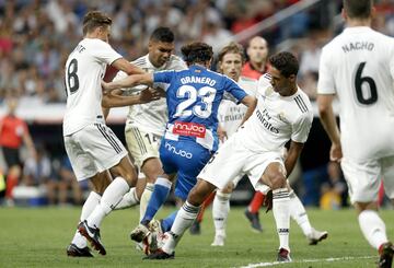 Estéban Granero entre Marcos Llorente, Casemiro y Raphael Varane.