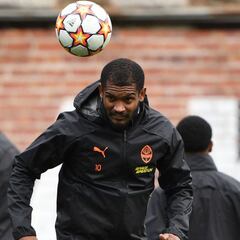 Ukraine crisis: Shakhtar Donetsk evacuate Brazilian players