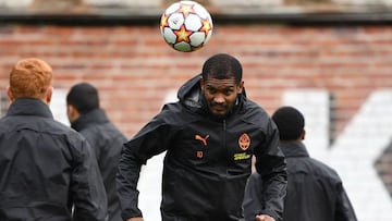(FILES) In this file photo taken on October 18, 2021 Shakhtar Donetsk's Brazilian defender Marlon (C) and teammates take part in a training session at the club's training ground outside Kiev on the eve of their UEFA Champions League football mat