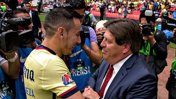 El técnico del América expresó que su intención era regresar al atacante argentino a Las Águilas, como sucedió en su primera etapa. Los escarlatas hicieron caso omiso a su petición.