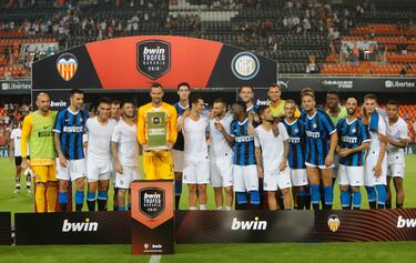 El torneo organizado por el Valencia ha tenido hasta 3 formatos diferentes. El primero celebró ediciones desde 1959 hasta 1964, entorchado que se llevó el Flamengo. En 1970, se cambió de formato, y se pasó a celebrar de forma triangular. Excepto en 1985 y 1986, se disputó de esta forma el Trofeo Naranja, pero a partir de 1998, y con la excepción del 2005 (ya que no se jugó en 2004), se recuperó el partido único, hasta ahora. En 2021, la última edición, ganó el Valencia, que es el equipo que más veces ha conquistado el entorchado (30 y 18 subtítulos).