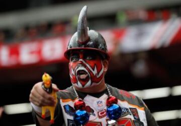 Un señor disfrazado de rinoceronte del averno te amenaza con su patito de goma y claro, pierdes. Nada que achacar a los Atlanta Falcons, que fueron presas del pánico.