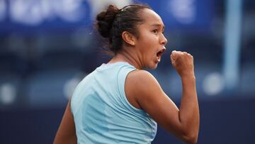 Leylah Fernandez celebra un punto durante su partido ante Sara Sorribes en el Abierto de Tenis de Monterrey.