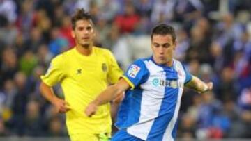 <b>PEGADA. </b>Álvaro Vázquez remata a puerta ante el Villarreal, en Cornellà-El Prat (0-0).