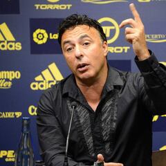 Enrique Pina, entre dos amores en un derbi con sabor a Primera