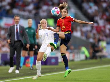 Beth Mead y Olga Carmona.