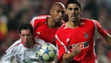 <B>REENCUENTRO</B>. Robbie Fowler, rescatado del Manchester City por su antiguo club, volvió a vestir la elástica del Liverpool en Europa.