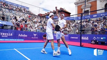Lebrón intenta abrazar a un Galán exu,ltante.