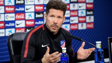 GRAF6803. MADRID, 18/04/2018.- El entrenador del Atlético de Madrid, el argentino Diego Simeone, esta tarde en la ciudad Deportiva Wanda durante la rueda de prensa previa al partido de LaLiga Santander que el equipo disputa mañana frente a l