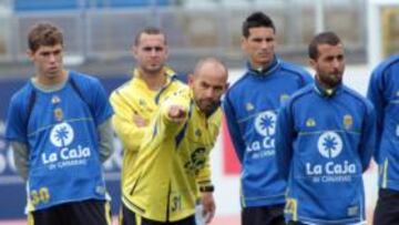 <b>CON AFÁN. </b>El técnico Paco Jémez se mosró ayer muy expresivo durante el entrenamiento del equipo amarillo.