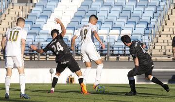 Real Madrid Castilla 1-0 SS de los Reyes | Rodrygo inició la jugada por la izquierda, soportó un golpe y logró crear la acción necesaria para que Reinier prolongase con una delicatessen de tacón para Fidalgo, que marcó con calidad. 