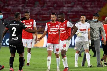 América logró su título 15 de Liga en la historia del FPC. El equipo de Juan Cruz Real perdió 0-2 ante los cardenales en Bogotá, pero ganó el trofeo tras quedarse 3-2 con el marcador global. 