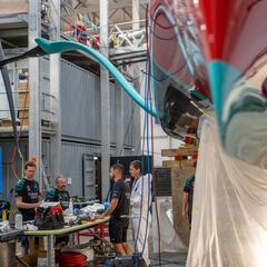 Emirates Team New Zealand obra el ‘milagro’: vuelve a navegar