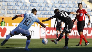 Futbol, O&#039;Higgins vs Colo Colo
 Trigsima Cuarta fecha, campeonato nacional 2020.
 El jugador de Colo Colo Cesar Fuentes  convIerte un gol contra O&#039;Higgins durante el partido de futbol de primera de division realizado en el estadio El Teniente d